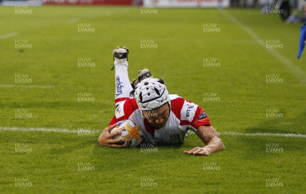 310812 - Ulster v Glasgow Warriors - RaboDirect PRO12 - Michael Allen scores the first try for Ulster