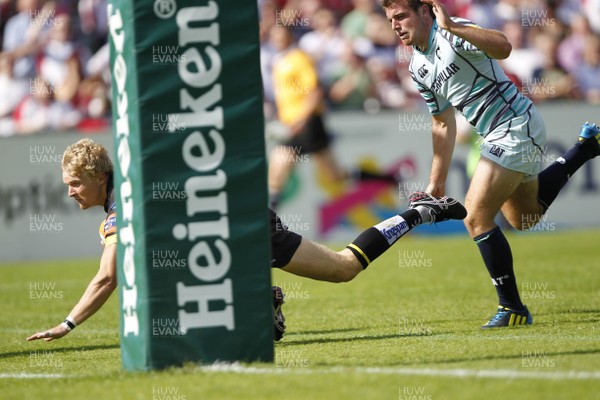 180812 - Ulster v Leicester Tigers - Preseason Friendly - Chris Cochrane breaks through to score the second and equalising try  