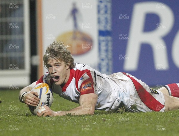 211212 Ulster v Leinster - RaboDirect Pro 12 - Andrew Trimble dives over to score the winning try for Ulster 