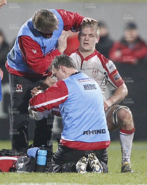 211212 Ulster v Leinster - RaboDirect Pro 12 - Chris Henry of Ulster receives attention 