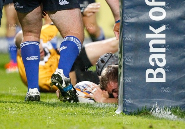 230813 - Ulster v Leinster - Pre-season Friendly - Ian Porter scores the third try for Ulster as referee George Clancy takes a dive in the background 