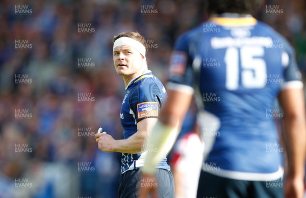 250513 - Ulster v Leinster - RaboDirect Pro 12 - Brian O'Driscoll of Leinster discusses set play with team mates 