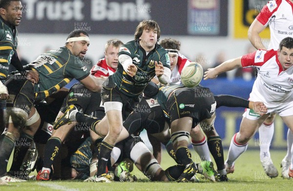 151212 Ulster v Northampton - Heineken Cup - Lee Dickson of Northampton feeds the ball to his backs 