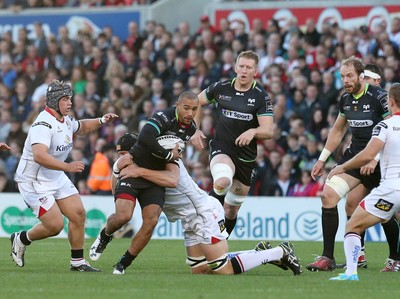 011016 Ulster v Ospreys -Ulster's Franco van der Merwe in action with Ospreys Eli Walker