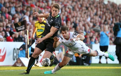 011016 Ulster v Ospreys -Ulster's Louis Ludik in action with Ospreys Jeff Hassler