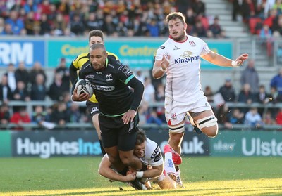 011016 Ulster v Ospreys - Ospreys Eli Walker is tackled by Darren Cave