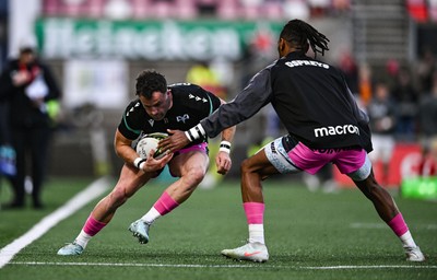 040426 - Ulster v Ospreys - EPCR Challenge Cup Round of 16 - Luke Morgan, left, is tackled by Ospreys teammate Daniel Kasende in the warm-up before the match