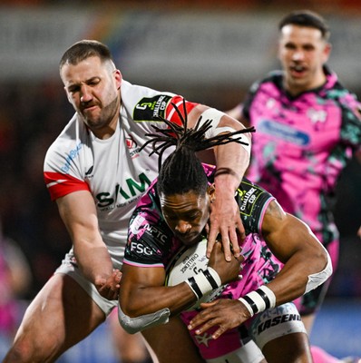 040426 - Ulster v Ospreys - EPCR Challenge Cup Round of 16 - Daniel Kasende of Ospreys on his way to scoring his side's second try despite the tackle of Stuart McCloskey of Ulster