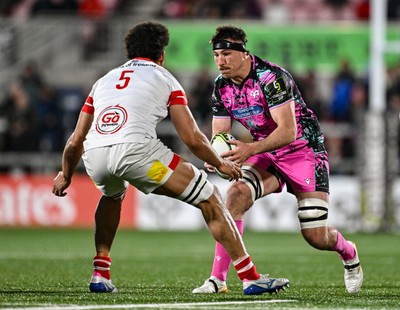 040426 - Ulster v Ospreys - EPCR Challenge Cup Round of 16 - Ryan Smith of Ospreys in action against Cormac Izuchukwu of Ulster