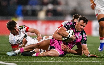 040426 - Ulster v Ospreys - EPCR Challenge Cup Round of 16 - Luke Morgan of Ospreys is tackled by Ethan McIlroy, left, and Iain Henderson of Ulster
