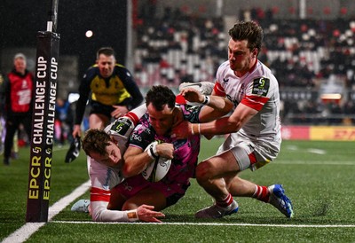 040426 - Ulster v Ospreys - EPCR Challenge Cup Round of 16 - Luke Morgan of Ospreys scores his side's third try despite the tackle of Jack Murphy, left, and Ethan McIlroy of Ulster
