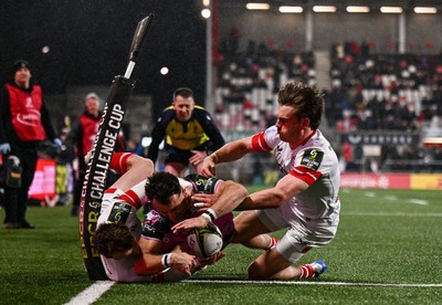 040426 - Ulster v Ospreys - EPCR Challenge Cup Round of 16 - Luke Morgan of Ospreys scores his side's third try despite the tackle of Jack Murphy, left, and Ethan McIlroy of Ulster