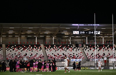 040426 - Ulster v Ospreys - EPCR Challenge Cup Round of 16 - Ospreys players huddle after the match