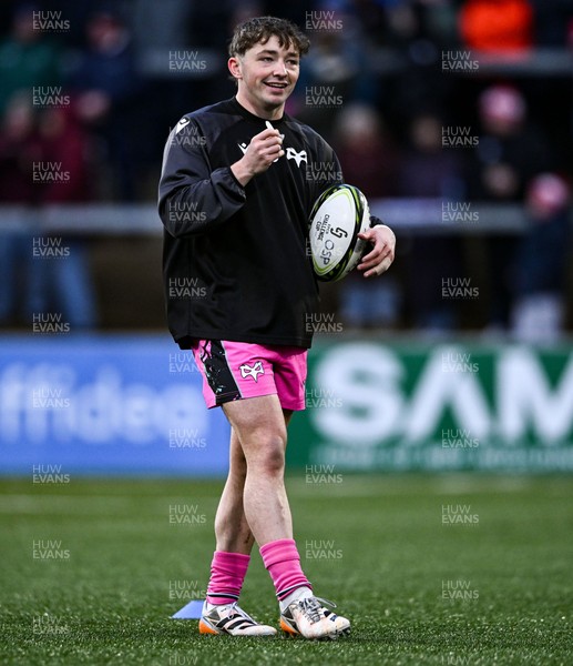 040426 - Ulster v Ospreys - EPCR Challenge Cup Round of 16 - Dan Edwards of Ospreys before the match