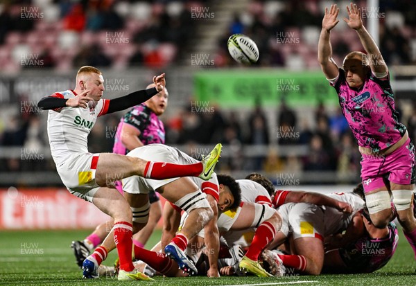 040426 - Ulster v Ospreys - EPCR Challenge Cup Round of 16 - Nathan Doak of Ulster under pressure from Huw Sutton of Ospreys