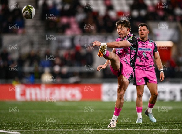 040426 - Ulster v Ospreys - EPCR Challenge Cup Round of 16 - Dan Edwards of Ospreys