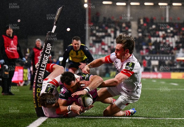 040426 - Ulster v Ospreys - EPCR Challenge Cup Round of 16 - Luke Morgan of Ospreys scores his side's third try despite the tackle of Jack Murphy, left, and Ethan McIlroy of Ulster