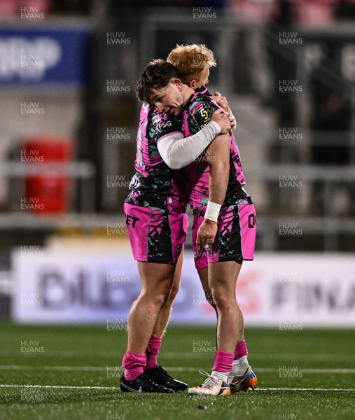 040426 - Ulster v Ospreys - EPCR Challenge Cup Round of 16 - Dan Edwards, right, and Iestyn Hopkins of Ospreys embrace after their side's defeat