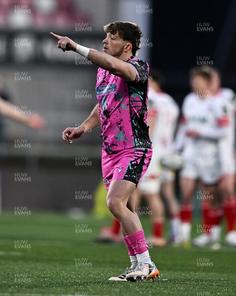 040426 - Ulster v Ospreys - EPCR Challenge Cup Round of 16 - Dan Edwards of Ospreys