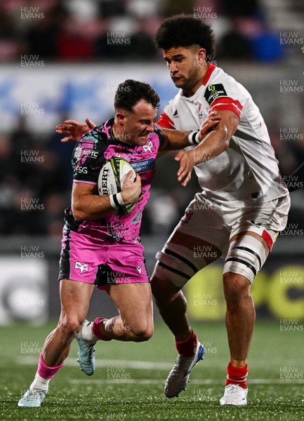 040426 - Ulster v Ospreys - EPCR Challenge Cup Round of 16 - Luke Morgan of Ospreys and Cormac Izuchukwu of Ulster
