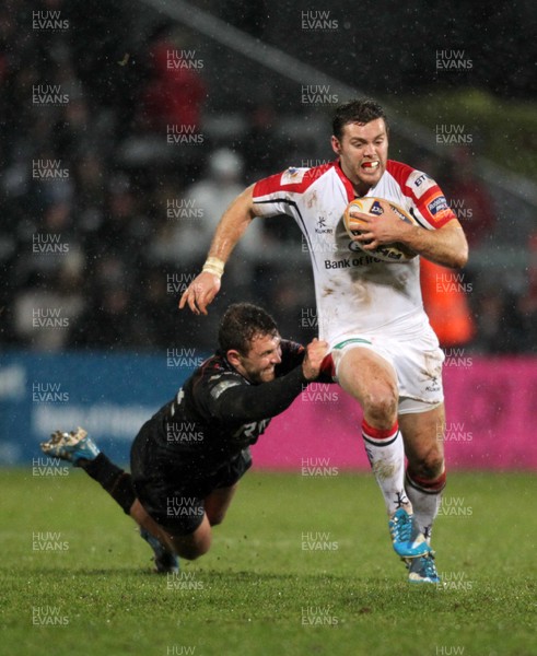 070214 - Ulster v Ospreys - RaboDirect PRO12Ulster's Darren Cave is tackled by Ospreys' Aisea Natoga(c) Huw Evans Picture Agency