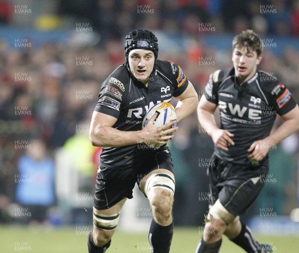 080213 Ulster v Ospreys - RaboDirect Pro12 - James King of Ospreys makes a break 