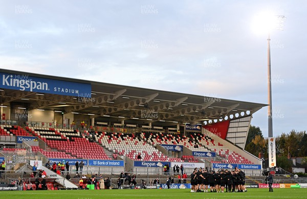 081022 - Ulster v Ospreys - BKT United Rugby Championship - Ospreys team huddle before the game