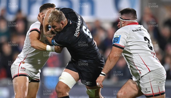 081022 - Ulster v Ospreys - BKT United Rugby Championship - Will Griffiths of Ospreys is tackled by Ian Madigan, left, and Marty Moore of Ulster