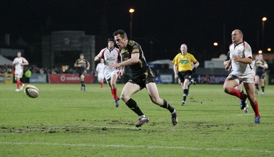 13.04.10 Ulster v Ospreys... Tommy Bowe of Ospreys runs in to score try. 