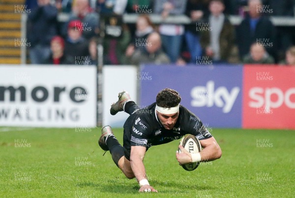 130418 - Ulster v Ospreys - Guinness PRO14 -   Ospreys' Kieron Fonotia scores a try which is later disallowed  