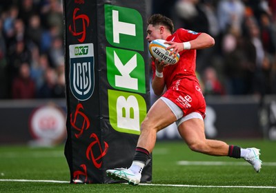 010325 - Ulster v Scarlets - United Rugby Championship - Macs Page of Scarlets scores his side's first try