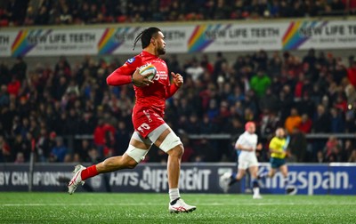 010325 - Ulster v Scarlets - United Rugby Championship - Vaea Fifita of Scarlets on his way to scoring his side's third try