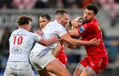 010325 - Ulster v Scarlets - United Rugby Championship - Johnny Williams of Scarlets in action against Ulster players Jack Murphy, left, and Stuart McCloskey