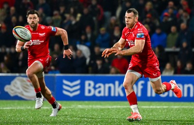 010325 - Ulster v Scarlets - United Rugby Championship - Gareth Davies of Scarlets make a pass