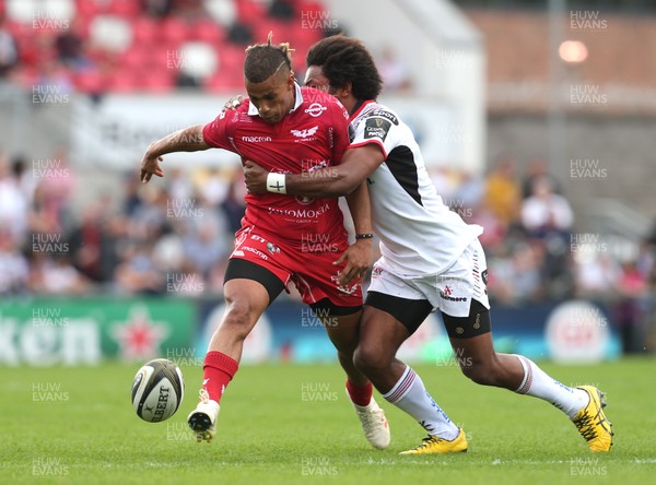 010918 - Ulster v Scarlets - Guinness PRO14 -  Ulster's Henry Speight in action with Scarlets Clayton Blommetjies