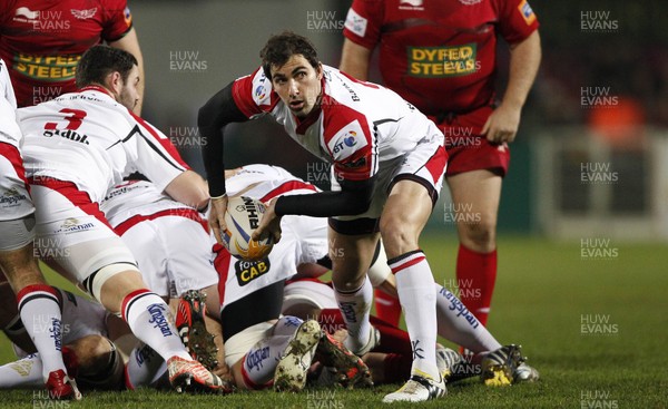 040113 Ulster v Scarlets - RaboDirect Pro 12 - Ruan Pienaar of Ulster feeds the ball out from the ruck 