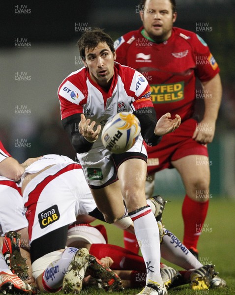 040113 Ulster v Scarlets - RaboDirect Pro 12 - Ruan Pienaar of Ulster feeds the ball out from the ruck 