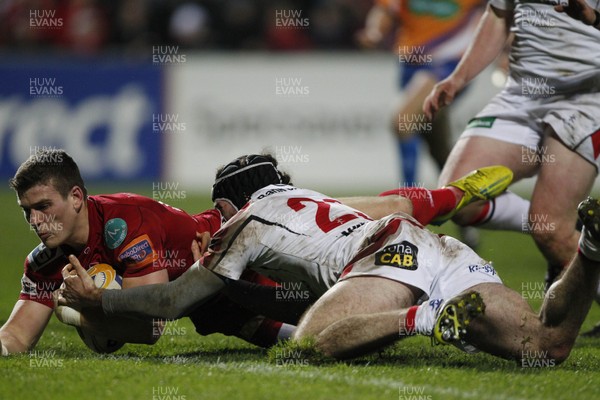 040113 Ulster v Scarlets - RaboDirect Pro 12 - Scott Williams scores the second try for Scarlets 