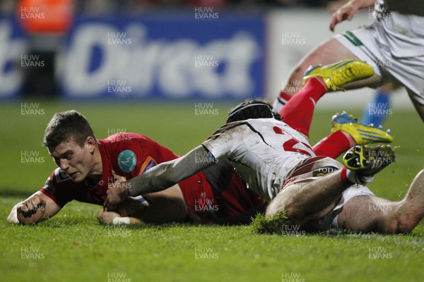 040113 Ulster v Scarlets - RaboDirect Pro 12 - Scott Williams scores the second try for Scarlets 