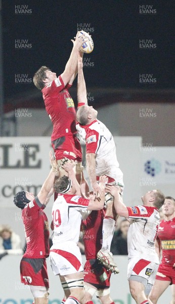 040113 Ulster v Scarlets - RaboDirect Pro 12 - Richard Kelly of Scarlets receives the lineout in front of Lewis Stevenson of Ulster 