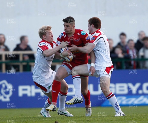 100513 - Ulster v Scarlets - RaboDirect Pro 12 Semi-Final - Owen Williams of Scarlets takes on Stuart Olding and Darren Cave of Ulster 