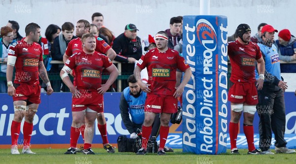 100513 - Ulster v Scarlets - RaboDirect Pro 12 Semi-Final - Scarlets players look dejected after Ulster score a second try 