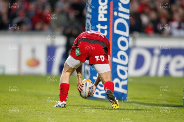 100513 - Ulster v Scarlets - RaboDirect Pro 12 Semi-Final - Gareth Davies of Scarlets scores a try 