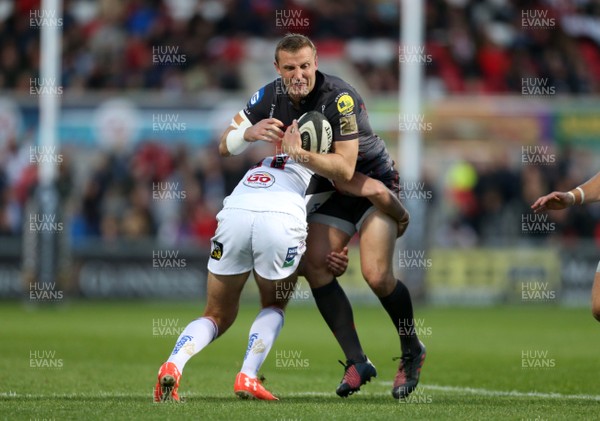 150917 - Ulster v Scarlets - Guinness PRO14 -  Scarlets Hadleigh Parkes is tackled by Ulster's Jacob Stockdale