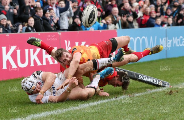 210216 - Ulster v Scarlets - Guinness PRO12 - Ulster's Luke Marshall goes over for a try before being bundled into touch by the Scarlet's DTH van der Merwe and Michael Collins