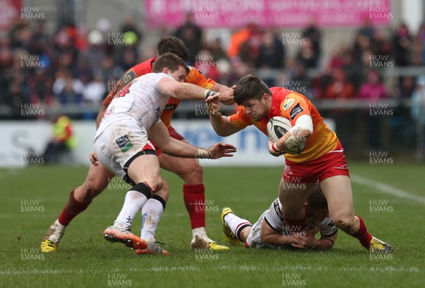 210216 - Ulster v Scarlets - Guinness PRO12 - Ulster's Craig Gilroy in action with Scarlet's Steffan Evans