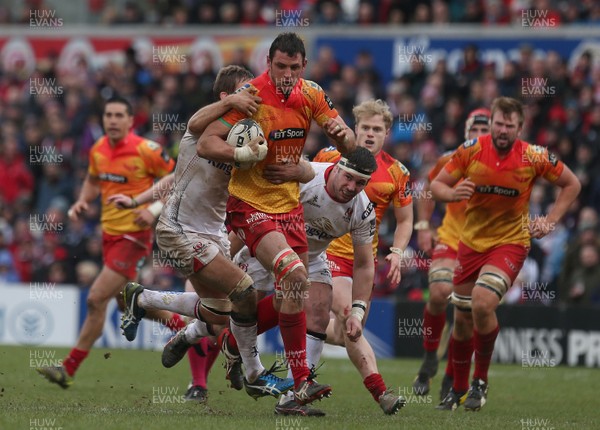 210216 - Ulster v Scarlets - Guinness PRO12 - Ulster's Chris Henry in action with Scarlet's Aaron Shingler