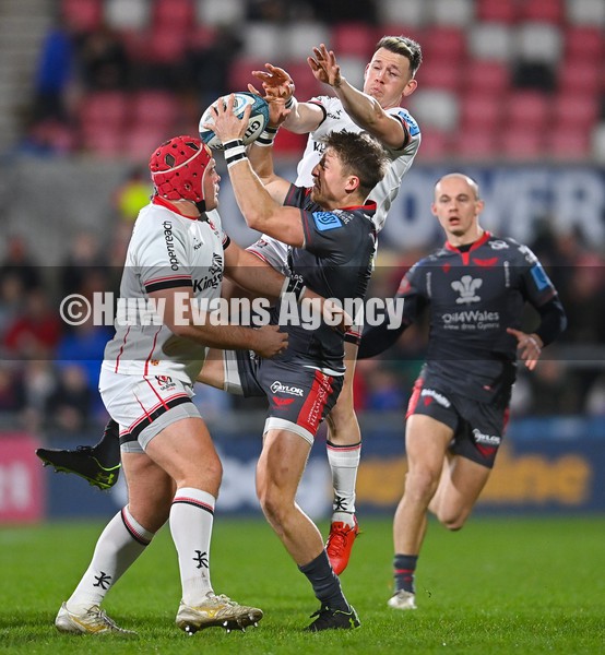 280122 - Ulster v Scarlets - United Rugby Championship - Tyler Morgan of Scarlets in action against Craig Gilroy of Ulster
