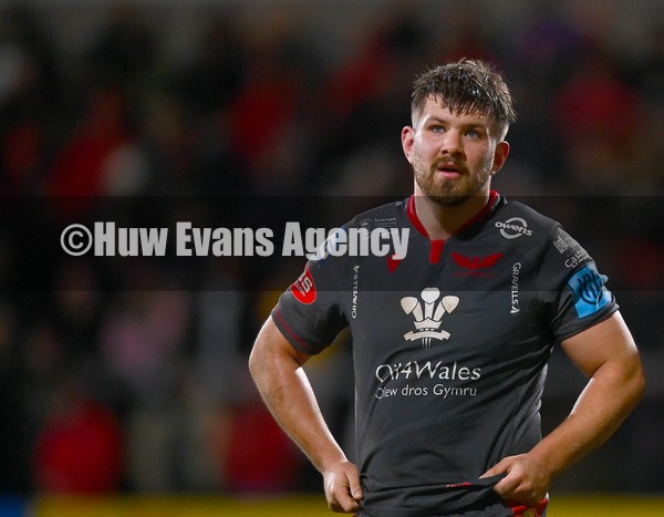 280122 - Ulster v Scarlets - United Rugby Championship - Shaun Evans of Scarlets reacts after his side conceded a try