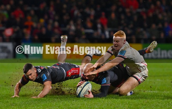 280122 - Ulster v Scarlets - United Rugby Championship - Ioan Nicholas of Scarlets beats Nathan Doak of Ulster to the ball
